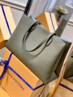 Louis Vuitton Lockme Handbags M57345-42*28*15CM - Image 6