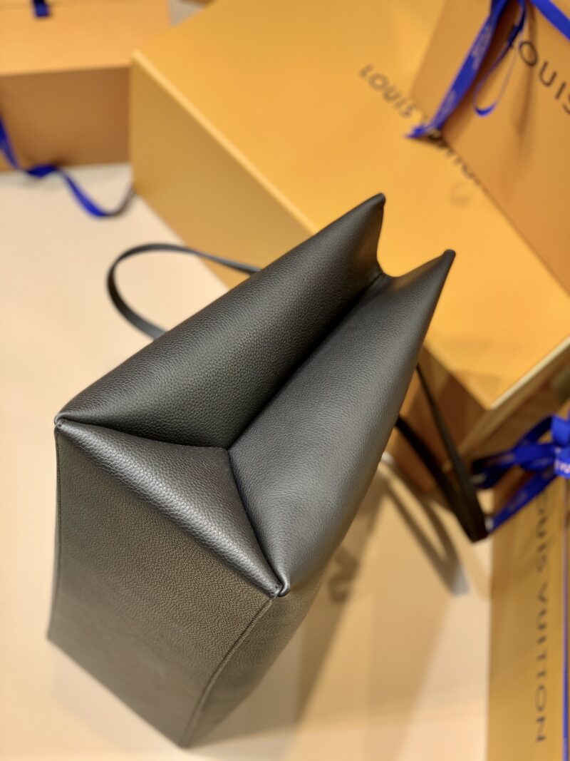 Louis Vuitton Lockme Handbags M57345-42*28*15CM - Image 2