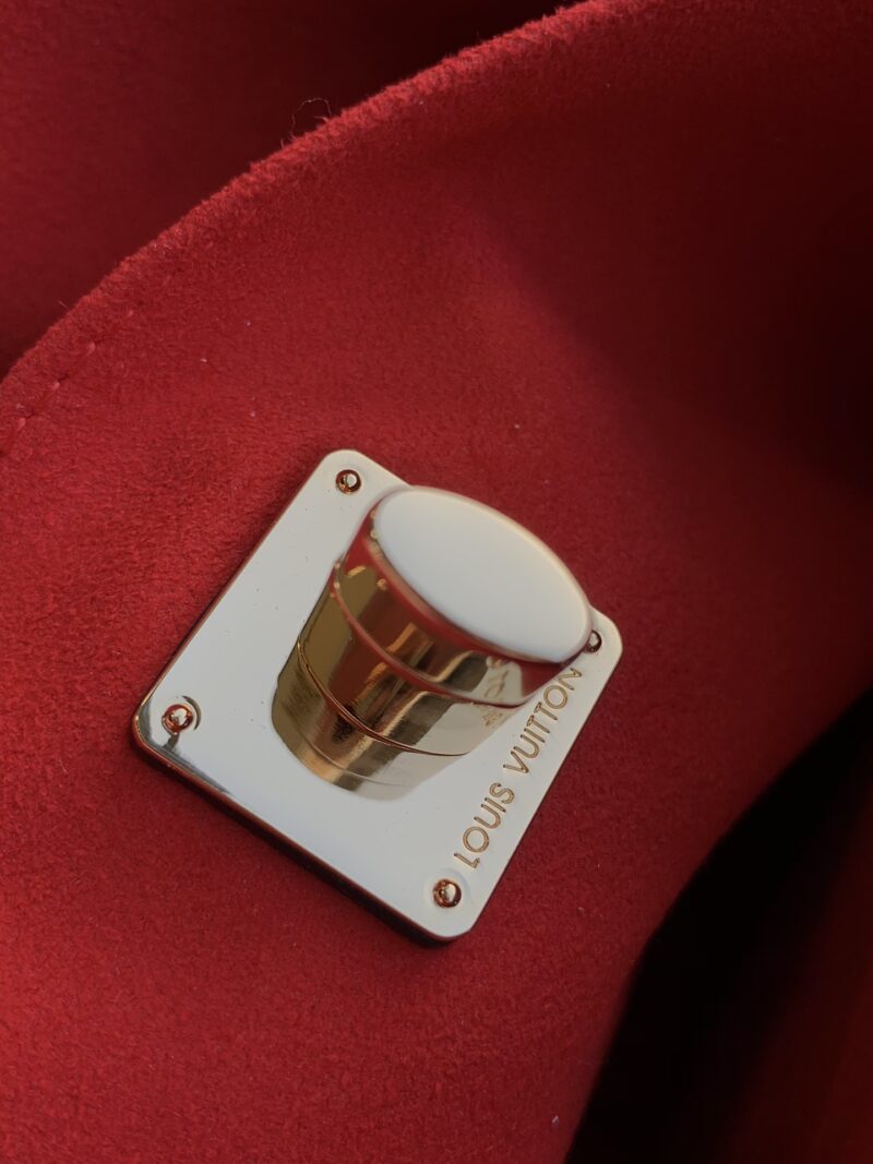 Louis Vuitton Lockme Handbags M57345-42*28*15CM - Image 8