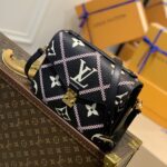 Louis Vuitton Pochette Metis Handbags-25*19*7CM