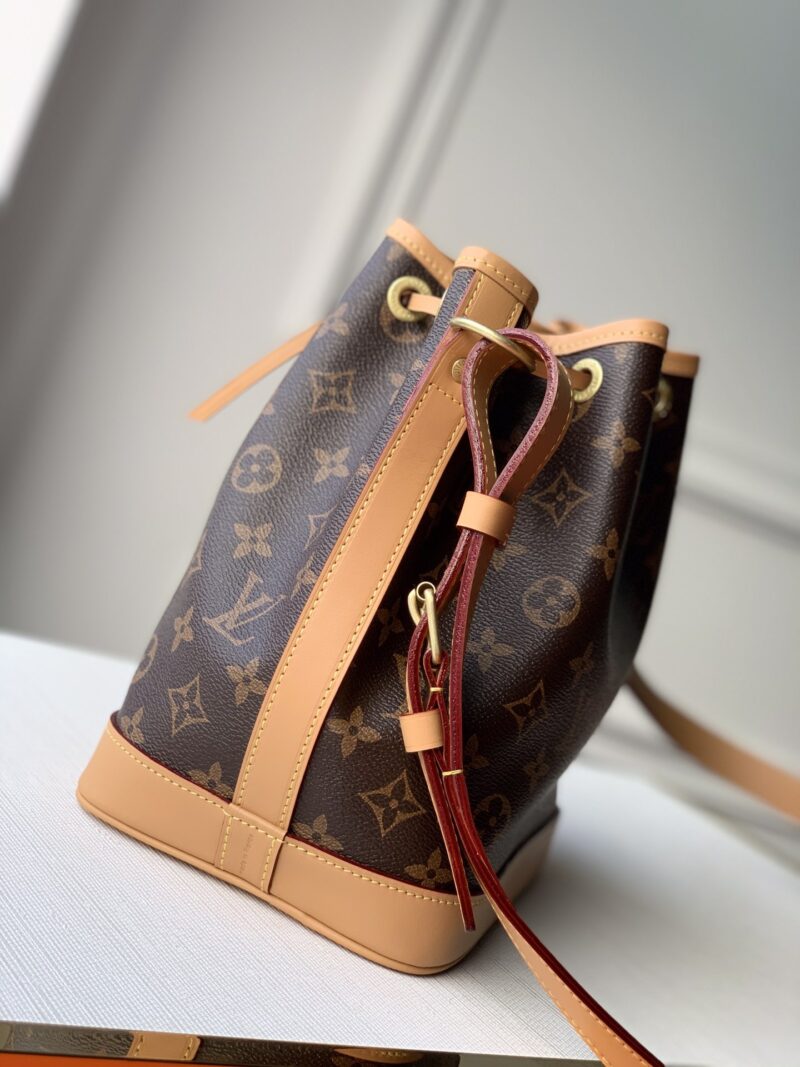Louis Vuitton NéoNoé Bucket Bag -24 x 22 x 15CM - Image 2