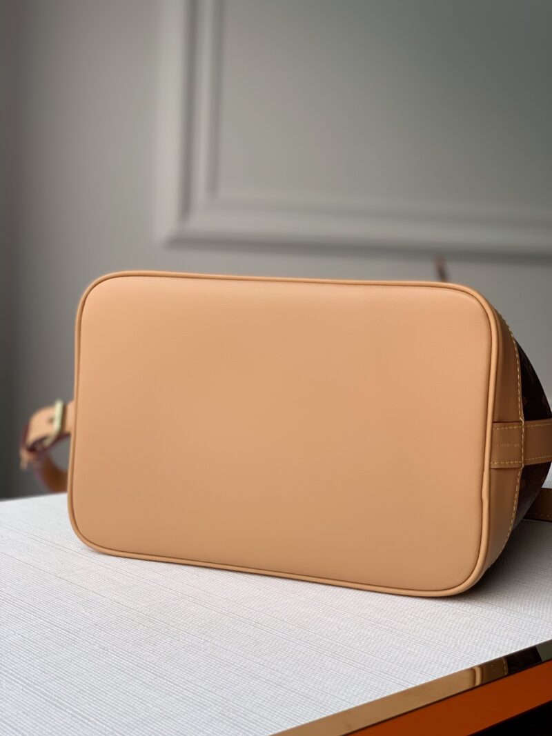 Louis Vuitton NéoNoé Bucket Bag -24 x 22 x 15CM - Image 4