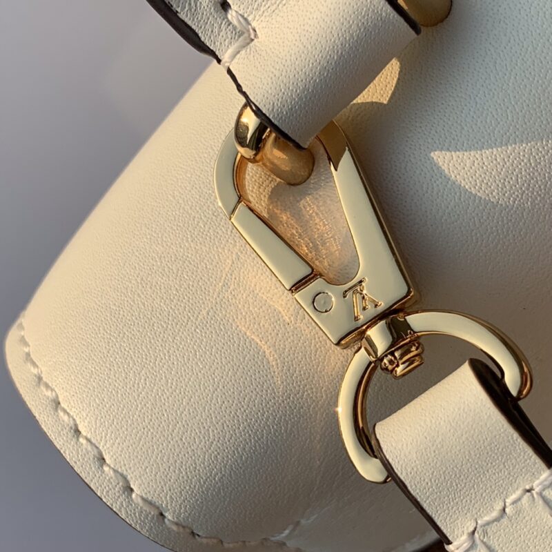Louis Vuitton Locky BB Bag -21* 17.0*8CM - Image 3
