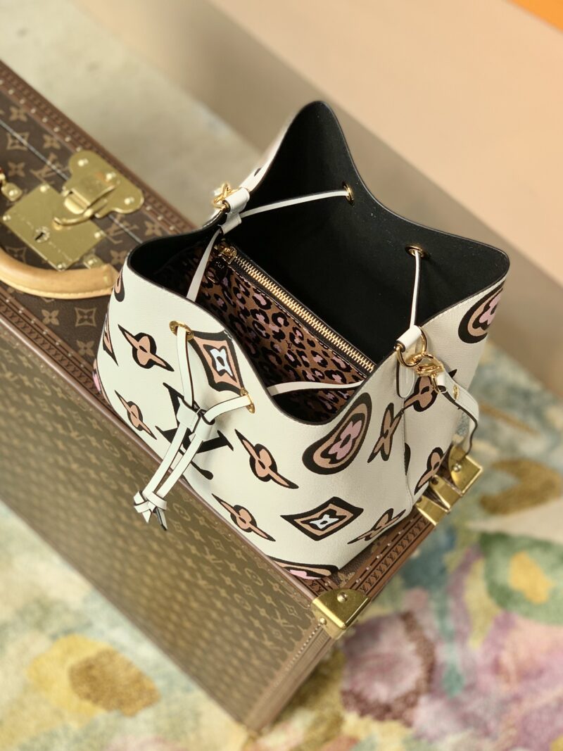 Louis Vuitton Wild at Heart NéoNoé Bucket Bag -26X22X27CM - Image 7