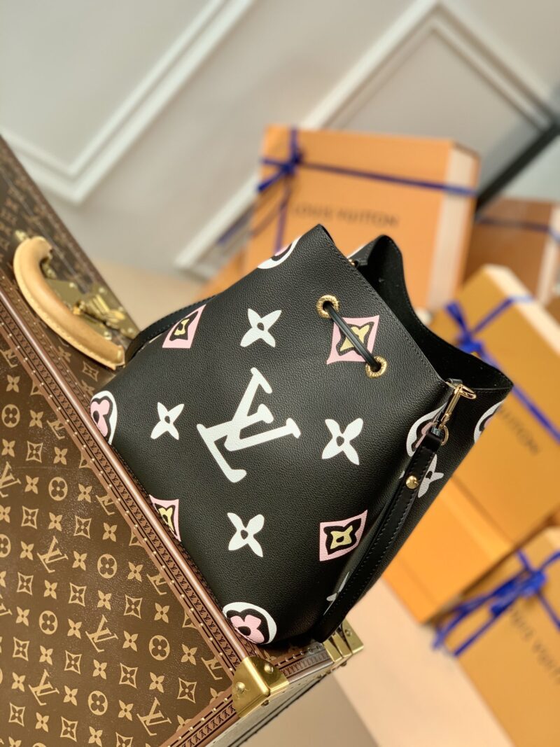 Louis Vuitton Wild at Heart NéoNoé Bucket Bag -26X22X27CM - Image 6