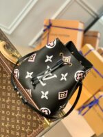 Louis Vuitton Wild at Heart NéoNoé Bucket Bag -26X22X27CM
