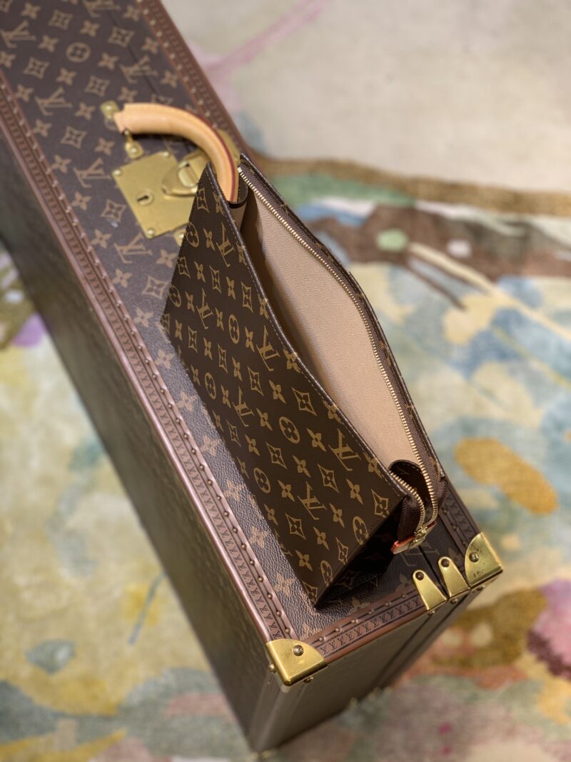 Louis Vuitton Toiletry Pouch 26-26*20*5CM - Image 4