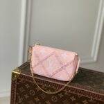 Louis Vuitton Mini Pochette Accessoires-15*9.5*3CM