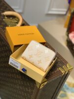 Louis Vuitton By The Pool Zippy Wallet-11*8.5*12CM