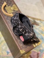 Louis Vuitton Everyday Bag-21×9×12CM - Image 4