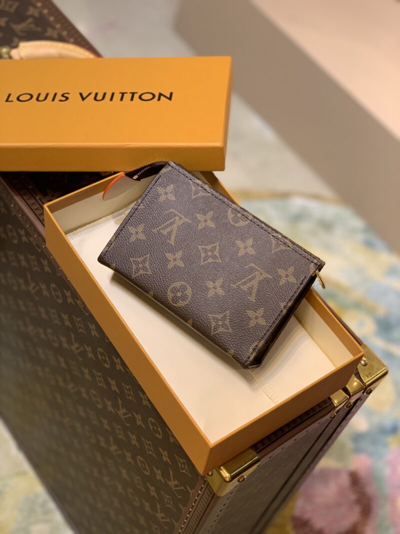 Louis Vuitton Toiletry Pouch -15*10*4.5CM - Image 8