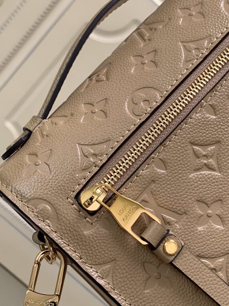 Louis Vuitton Pochette Metis Handbags-25*19*7CM - Image 6