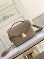 Louis Vuitton Pochette Metis Handbags-25*19*7CM