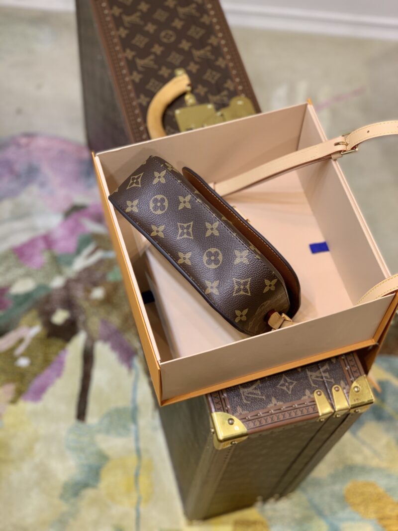 Louis Vuitton Vintage Saint Cloud Handbags -M51245-19 × 6 × 17CM - Image 3