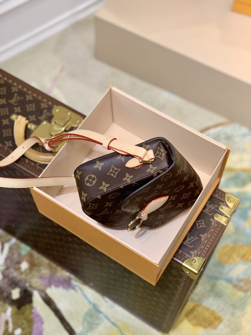 Louis Vuitton Vintage Saint Cloud Handbags -M51245-19 × 6 × 17CM - Image 4