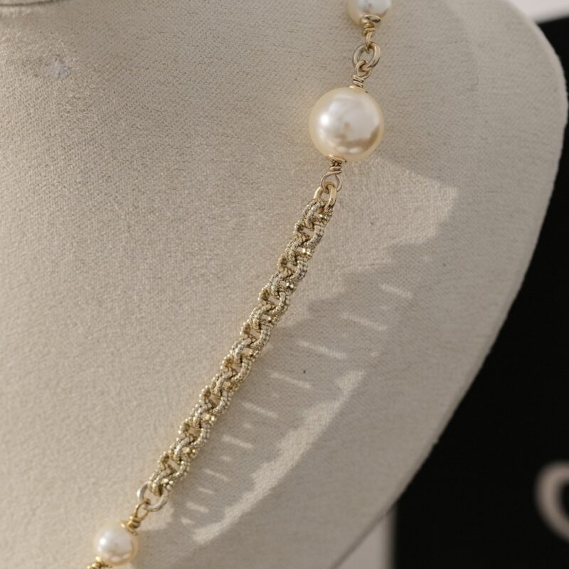 Ch@nel Choker - Image 9