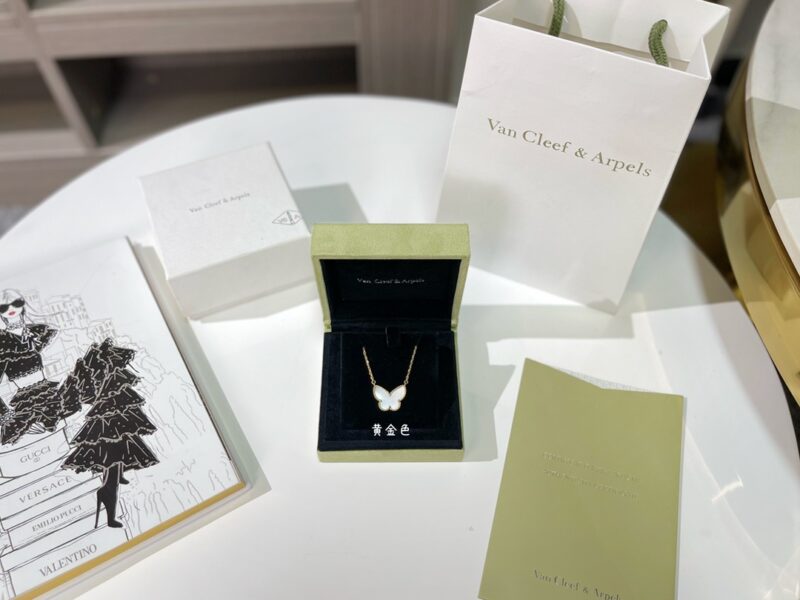 Van Cleef & Arpels Necklace - Image 7
