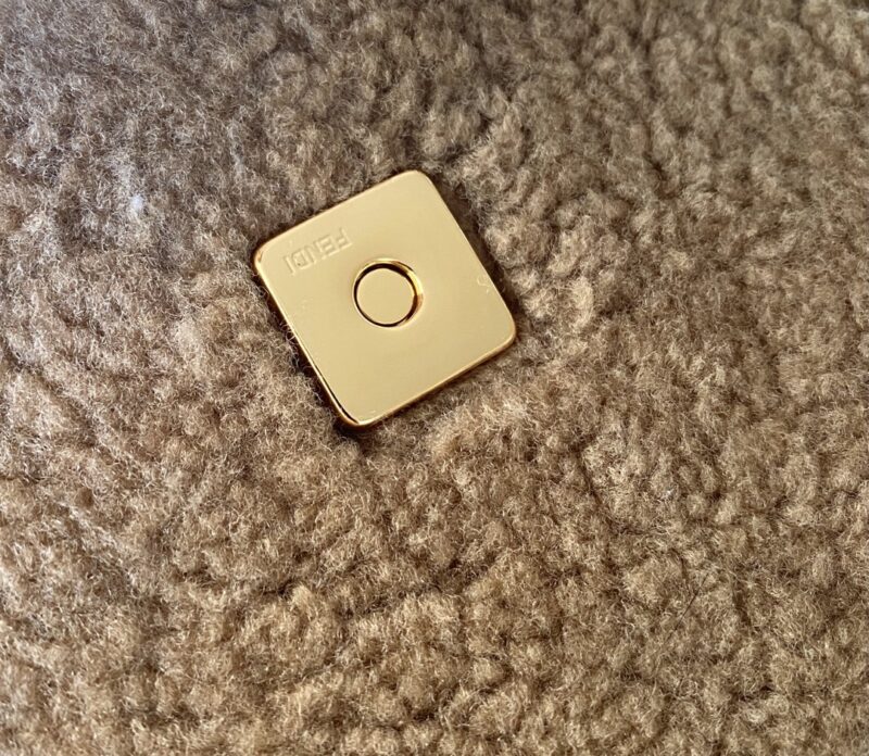 FendI Medium Baguette Bag-27×6×15CM - Image 4