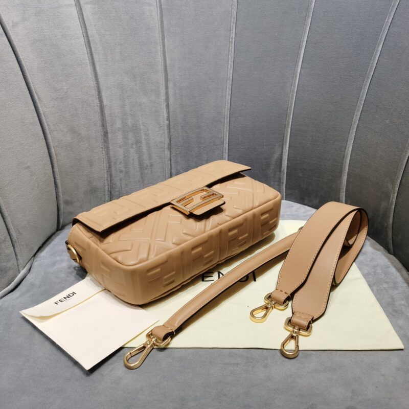FendI Medium Baguette Bag-26x15x4CM - Image 3