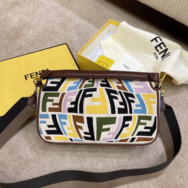 Fendi Medium Baguette Bag-26x15x4CM - Image 2