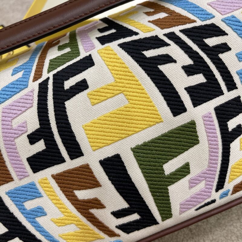 Fendi Medium Baguette Bag-26x15x4CM - Image 4