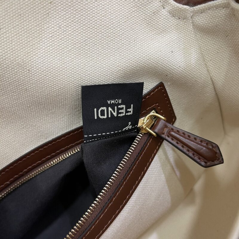 Fendi Medium Baguette Bag-26x15x4CM - Image 5