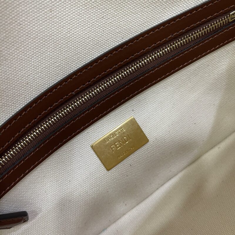 Fendi Medium Baguette Bag-26x15x4CM - Image 6