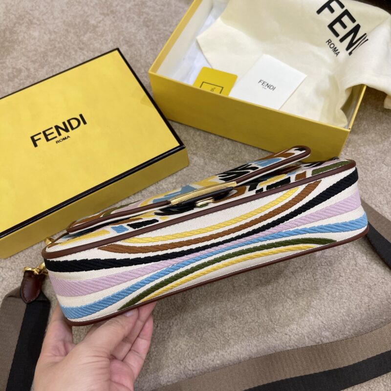Fendi Medium Baguette Bag-26x15x4CM - Image 9