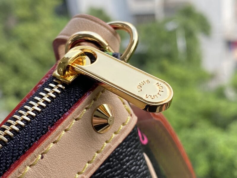 Louis Vuitton Pochette Accessories-21*13*3CM - Image 2