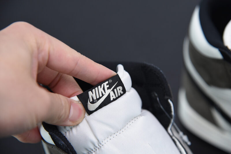 AIR JORDAN 1 HIGH OG “DARK MOCHA” 555088-105 - Image 2