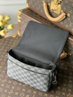 Louis Vuitton Studio Messenger Bag-23.5* 14*5 CM - Image 7