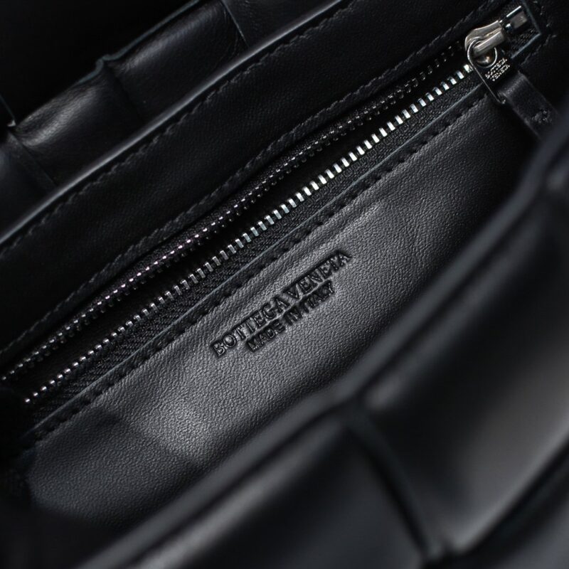 Bottega Veneta Padded Cassette Bag-26*18*8CM - Image 7