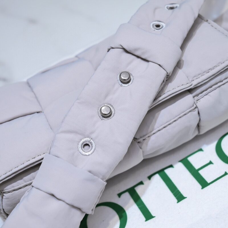 Bottega Veneta Cassette Bag-10x19x5CM - Image 4