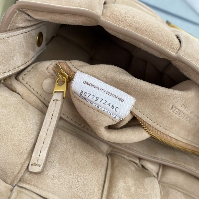 Bottega Veneta Padded Cassette Bag-26*18*8CM - Image 2