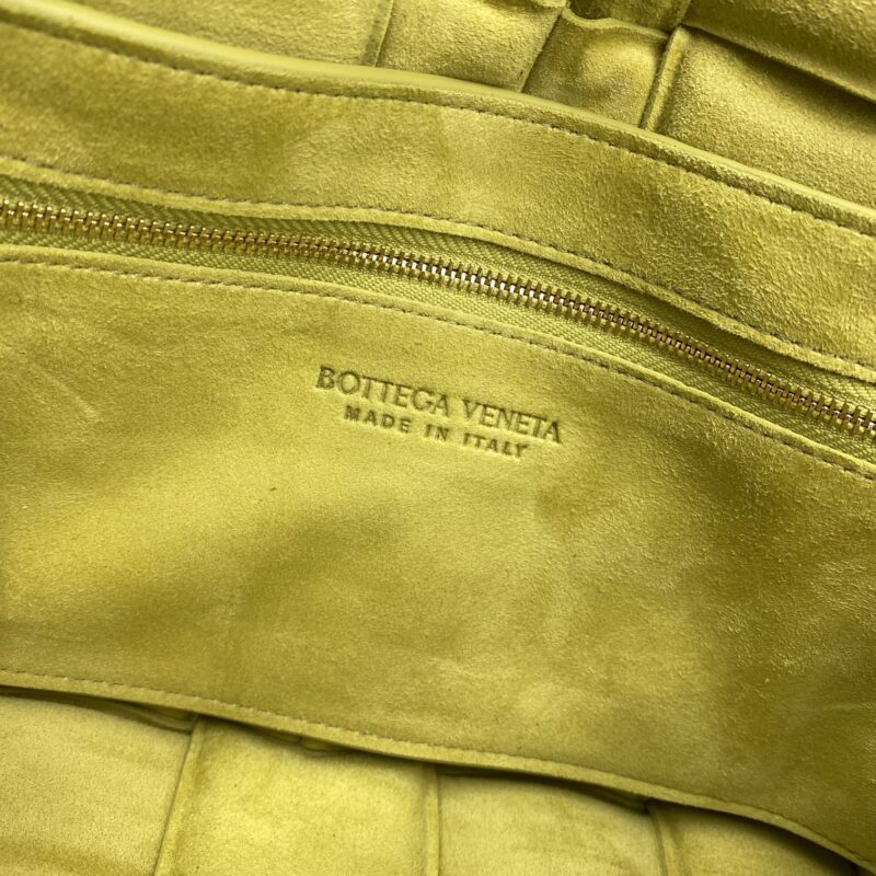 Bottega Veneta Padded Cassette Bag-26*18*8CM - Image 8