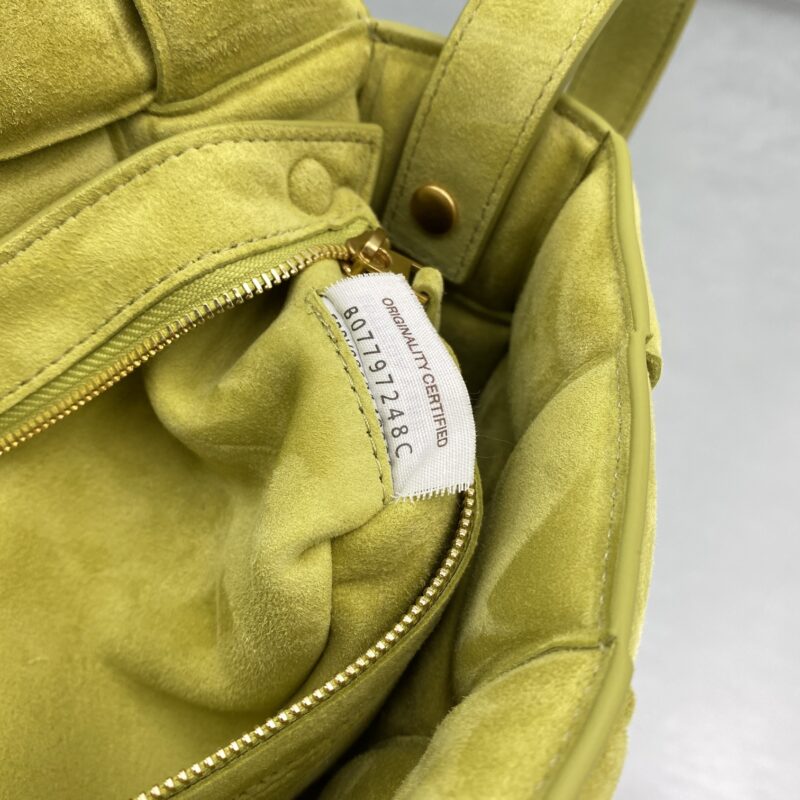 Bottega Veneta Padded Cassette Bag-26*18*8CM - Image 9