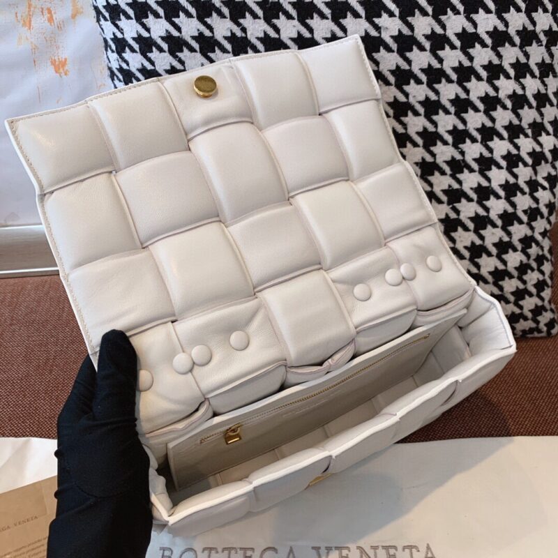 Bottega Veneta Padded Cassette Bag-26*18*8CM - Image 8