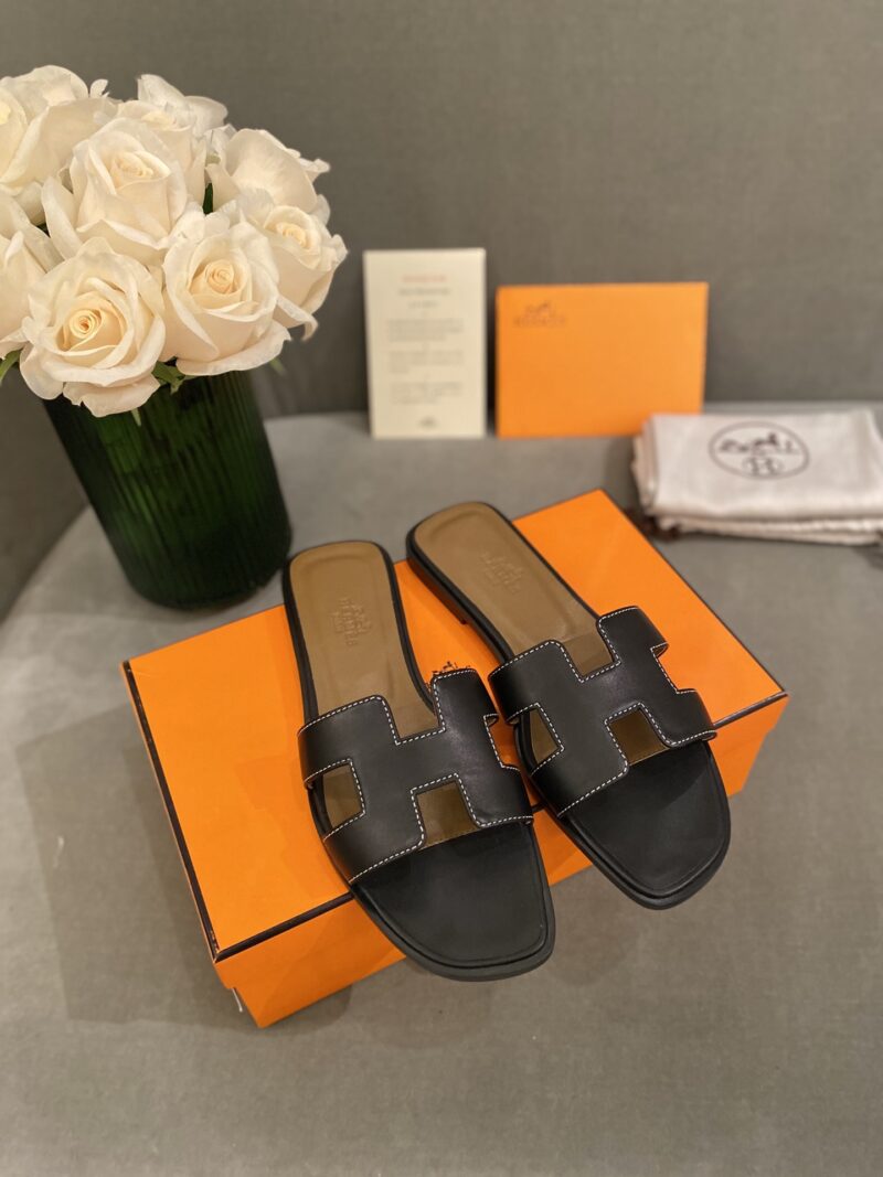 Hermes Slippers In Smooth Leather - Image 4
