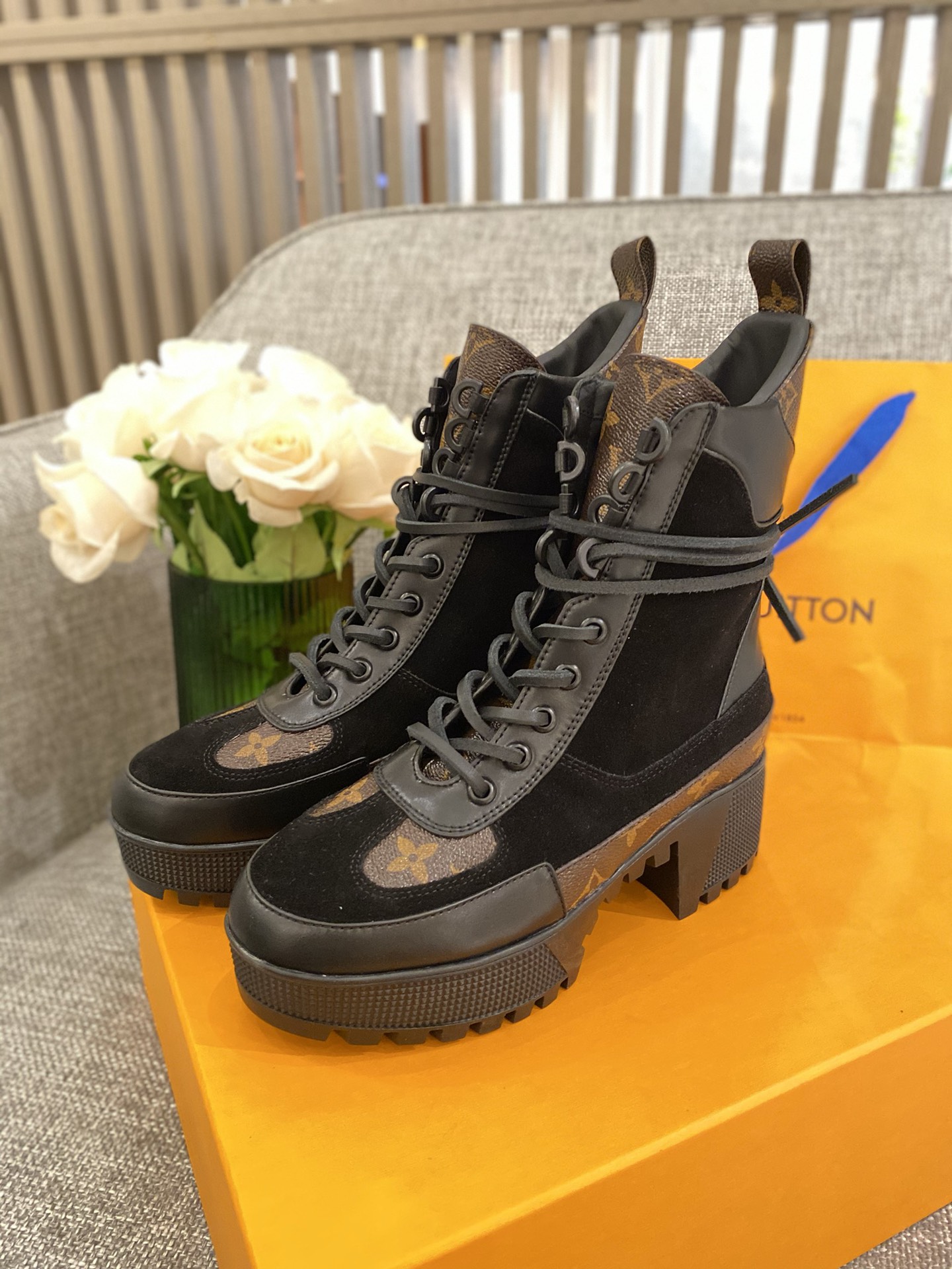 sh-45765rwerwe_1_.jpg Louis Vuitton Boots - Image 1
