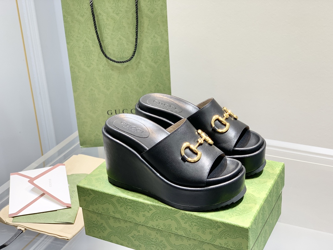 sh-9649889rwere_3_.jpg Gucci Slides - Image 1