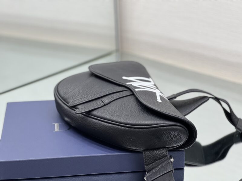 Diro Saddle Bag-20 x 28.6 x 5CM - Image 9