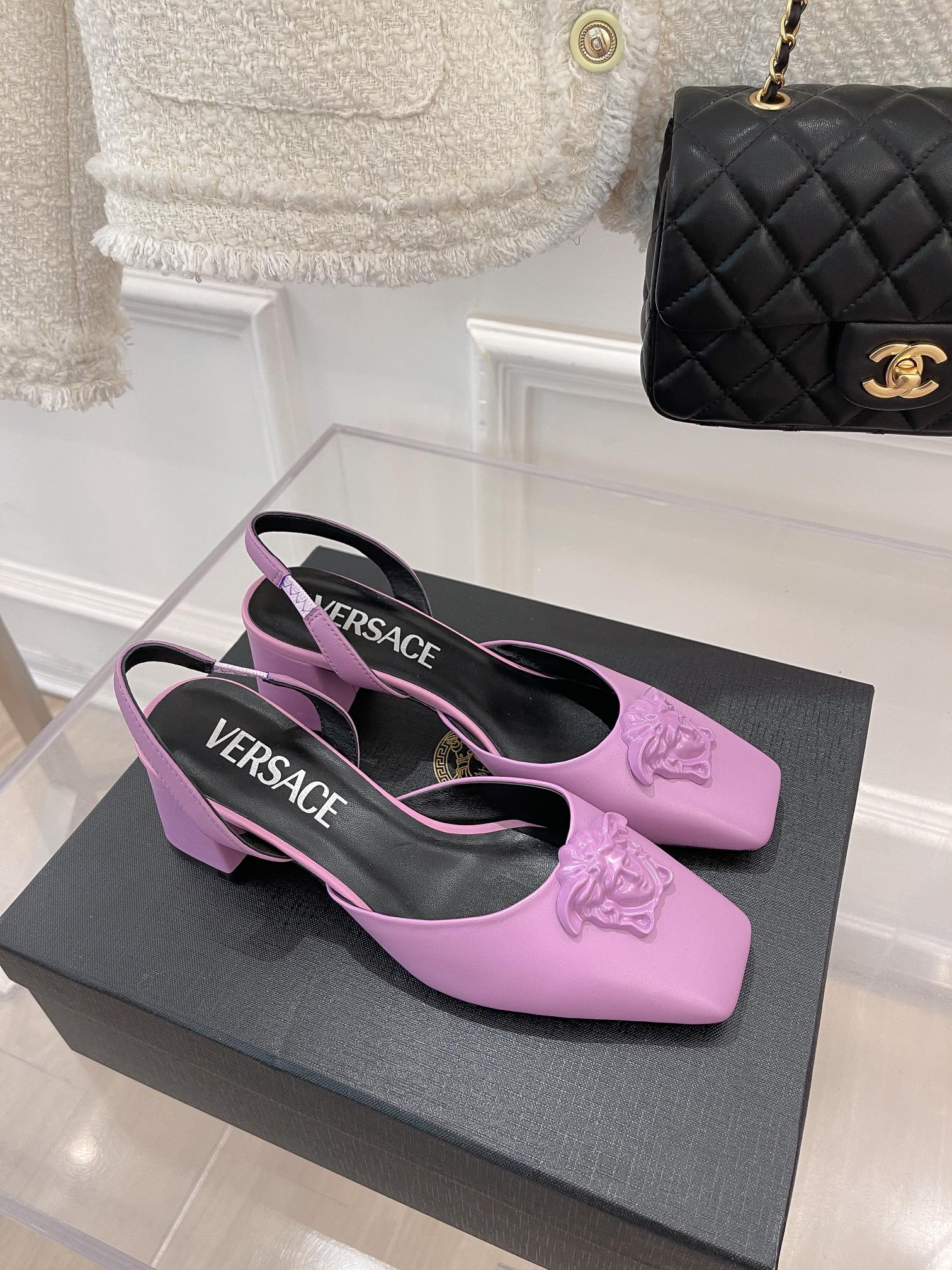 thye-4324111_3_.jpg Versace 2022SS Sandals(EU35-42) - Image 1