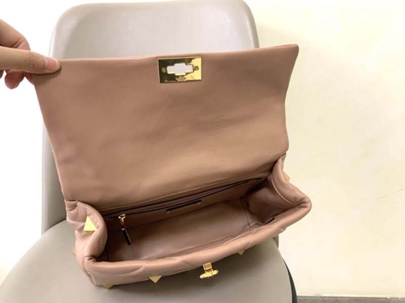 Valentin0 Garavani Roman Stud-Large Size-30*20*12CM - Image 3