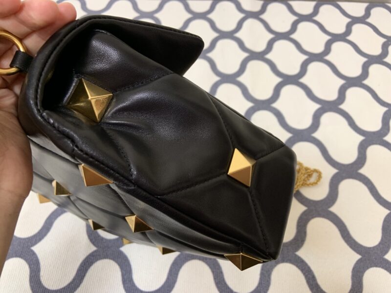 Valentin0 Garavani Roman Stud-Large Size-30*20*12CM - Image 3