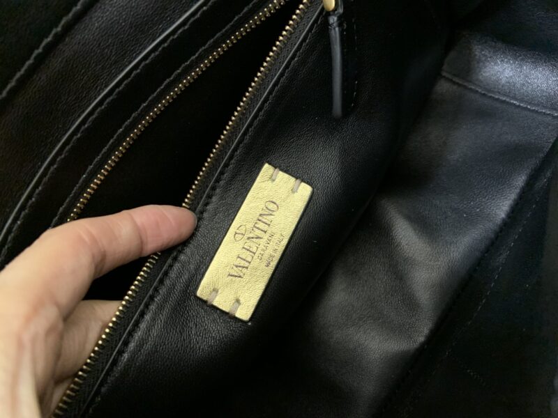 Valentin0 Garavani Roman Stud-Large Size-30*20*12CM - Image 6