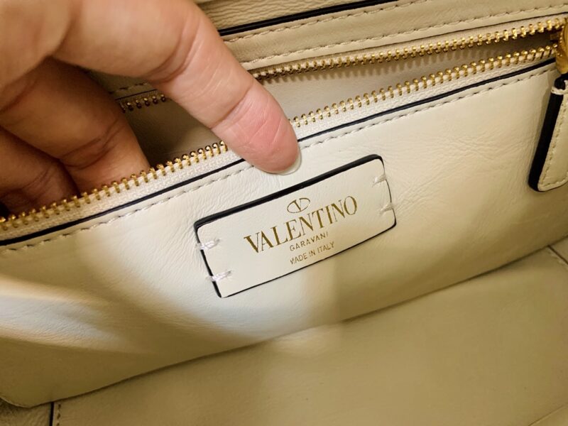 Valentin0 Garavani Roman Stud-Small Size-25*16*10CM - Image 5