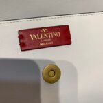 Valentino Garavani Supervee Handbags-26*8*16CM - Image 6