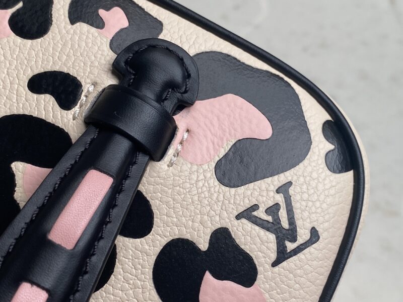 Louis Vuitton Cosmetic Bag-20*13.5*12CM - Image 7