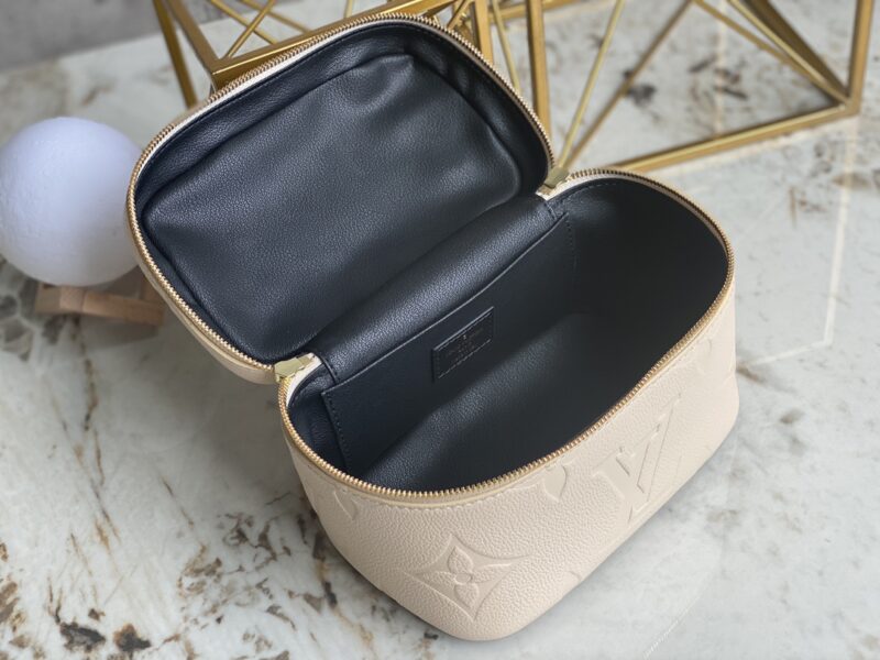 Louis Vuitton Cosmetic Bag-20*13.5*12CM - Image 8