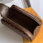 Louis Vuitton Cosmetic Bag-M47528-28*16*13CM - Image 7